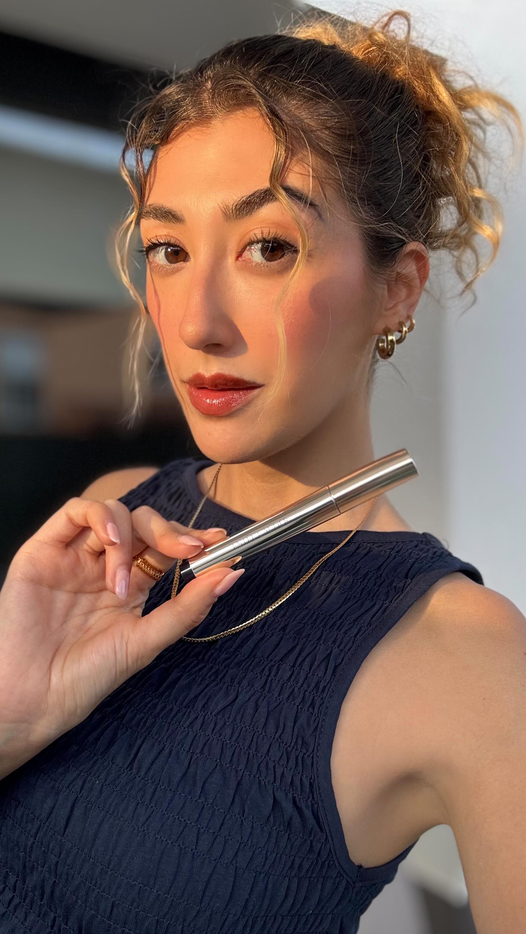 Instagram post by @patpm for Estée Lauder. Caption reads: regalo de Estée Lauder
Pure Color Melt-On Gloss💄....