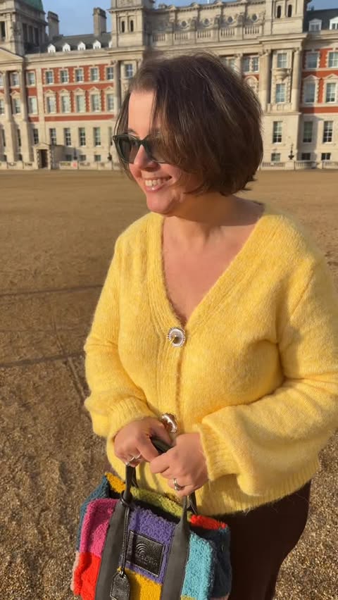 Instagram post by @whoisthatlondonmum for Blue Vanilla. Caption reads: [...] and cosy lemon vibes with my gorgeous....