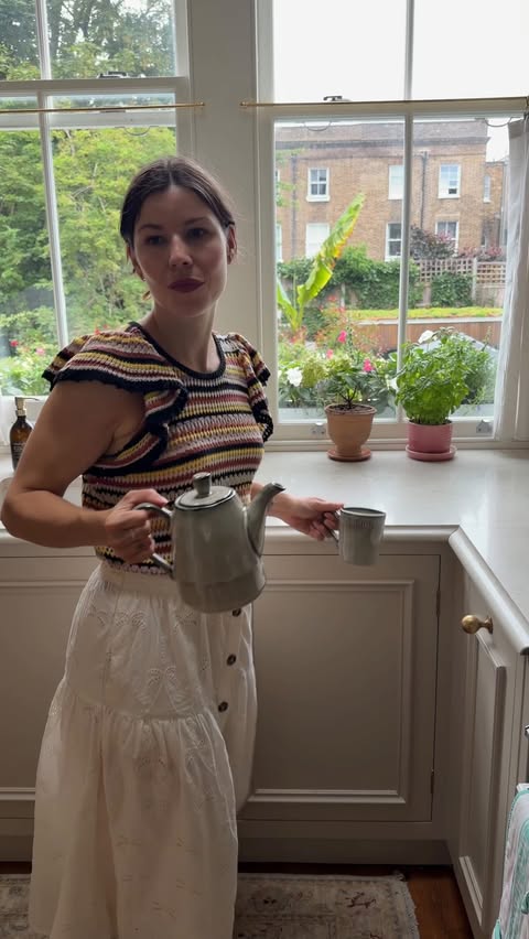 Instagram post by @manonlagreve for AROMA-ZONE. Caption reads: [...] & evening & the closing shift. @aromazone_uk....