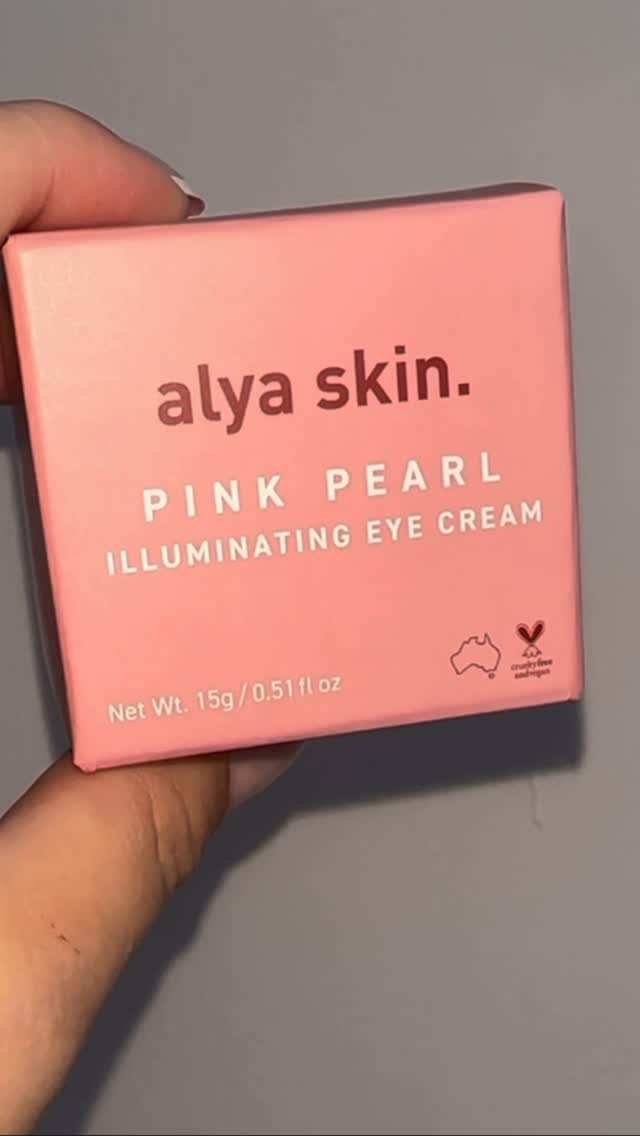 Instagram post by @alexandratinker for Alya Skin. Caption reads: @alyaskinaus 🩷

🩷 Pink Pearl Illuminating Eye....