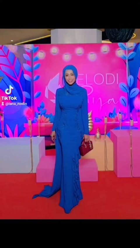 Instagram post by @lananodinmckienzie for HIJABISTAHUB. Caption reads: [...] for MELODI RAYA 2026 #tealblue #hijabistahub.
