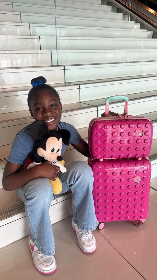 Instagram post by @adventureswithaunty_ for it Luggage. Caption reads: The prefect kids suitcase, thanks to @itluggage!....