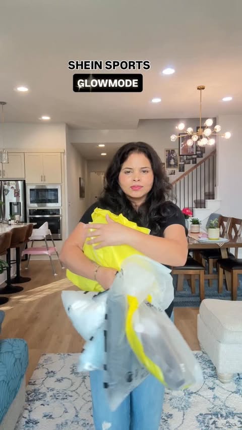 Instagram post by @aavi_divi_mommy for Shein. Caption reads: Glow mode ON 🏃‍♀️✨
Trying out SHEIN GLOWMODE....