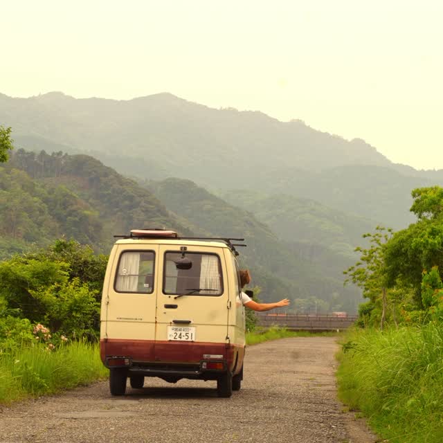 Instagram post by @charlie.treks for EVERY MAN JACK. Caption reads: [...] some PTO/Personal Time Outside with....