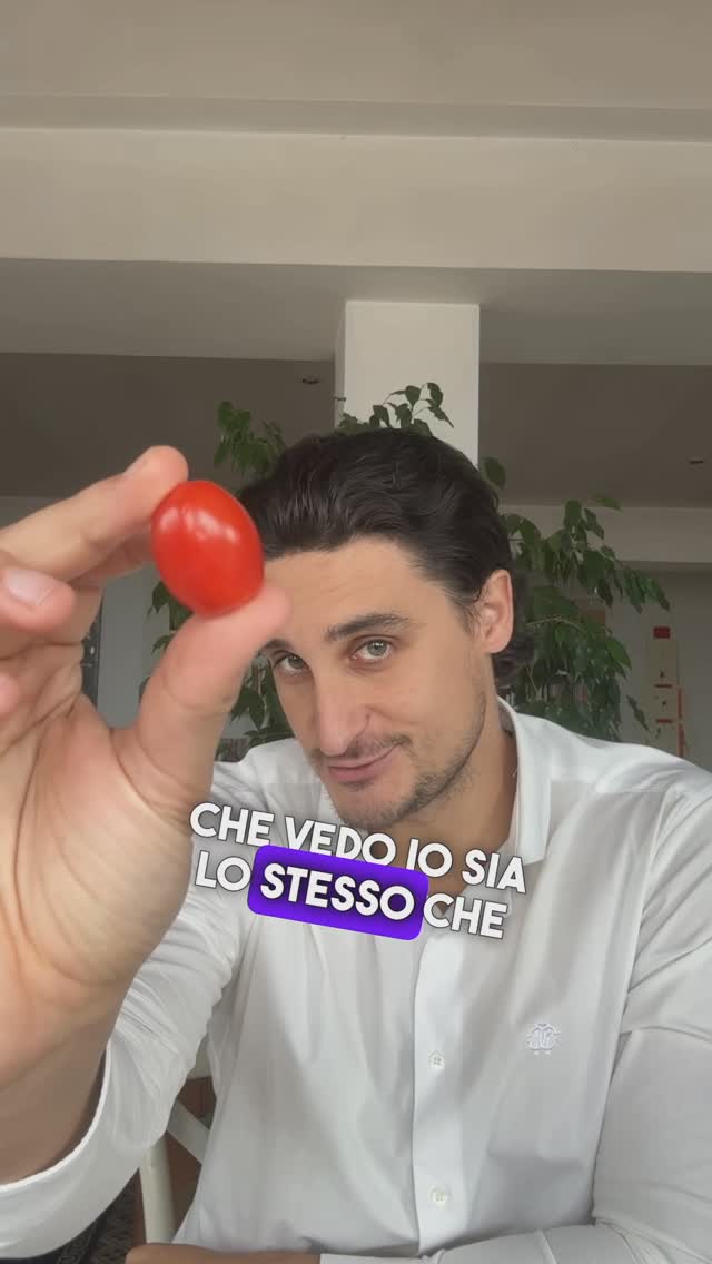Instagram post by @filosofiascienza for air up®. Caption reads: Chi mi assicura che il rosso che vedo io sia lo....