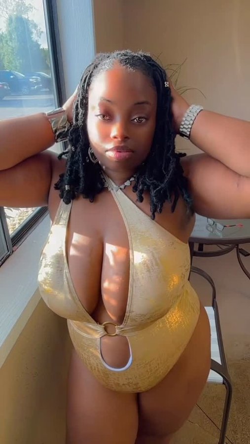 Instagram post by @loving_rj04 for ShopAKIRA. Caption reads: #TaurusGirl♉ #affiliate #TaurusSeason #gifted....