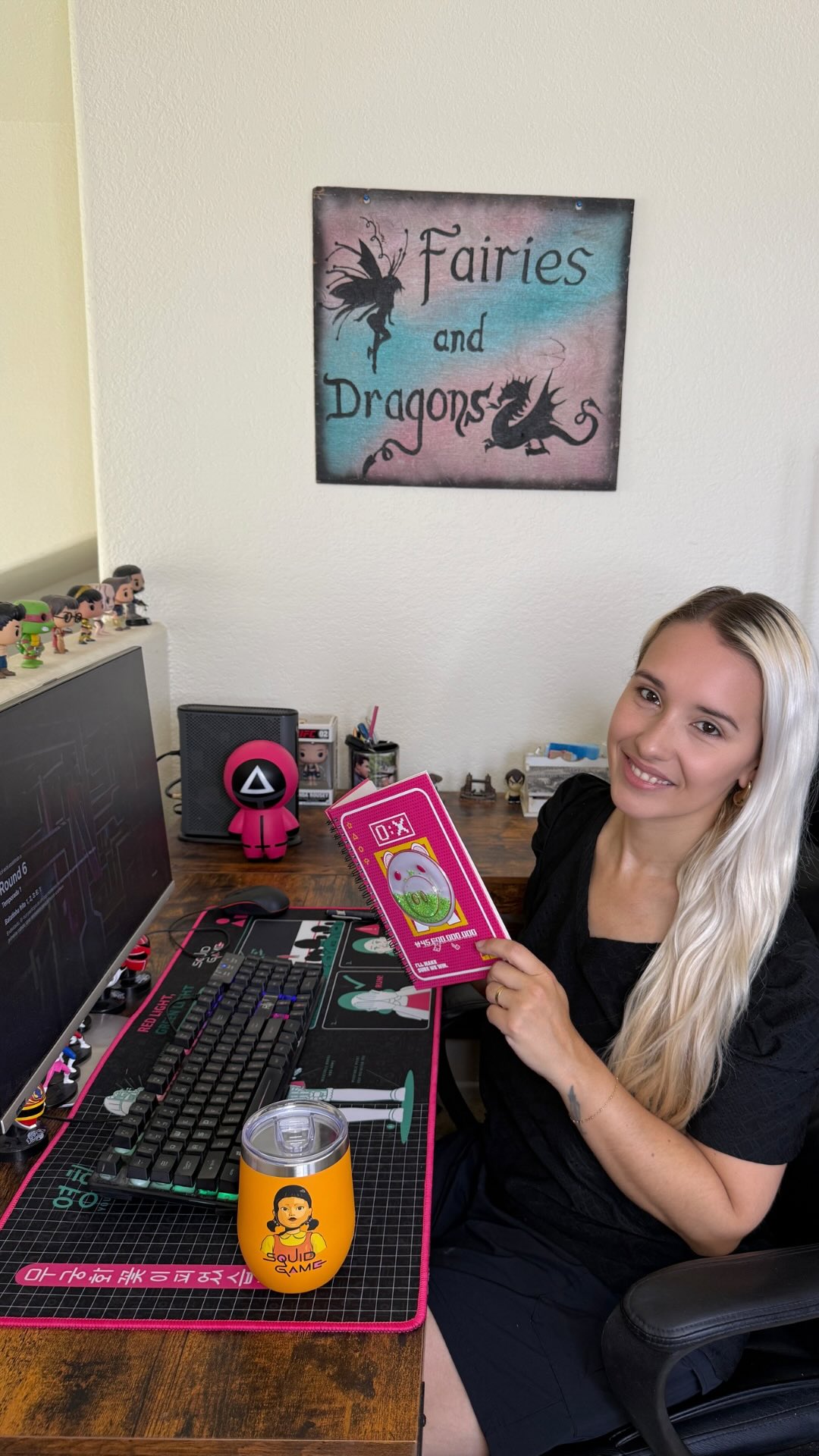 Instagram post by @carolinamunhoz for Cinereplicas. Caption reads: [...] Squid Game collection from....