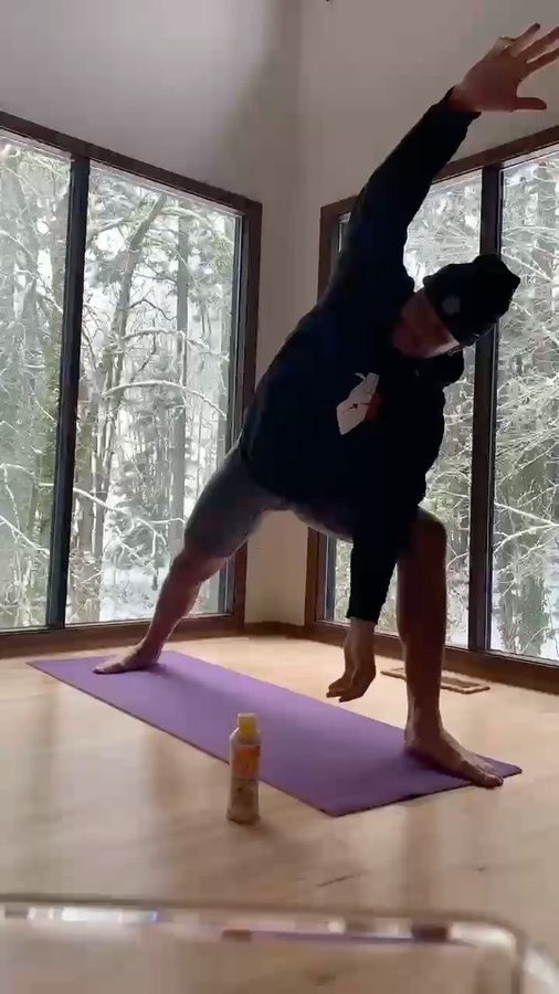 Instagram post by @b.scar for Drink ZYN. Caption reads: Thank you to @drinkzyn for providing my hydration....