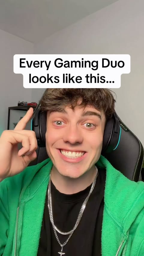 Instagram post by @cron for Razer. Caption reads: Anyone’s duo like this? @razer #RazerChair....