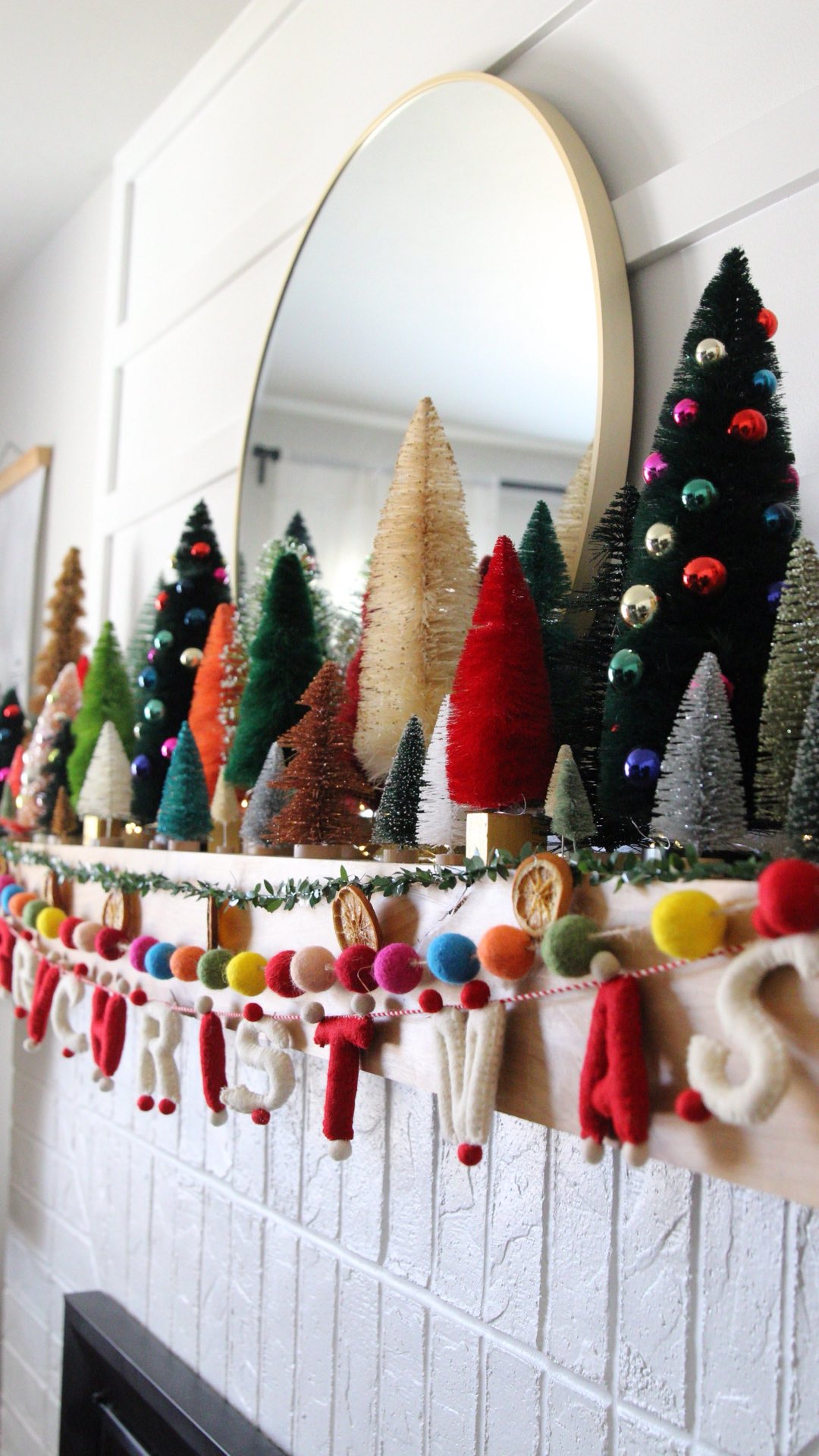 Instagram post by @thefliphubb for Nordstrom Rack. Caption reads: Follow for more life hacks 😂😂 What books are we....