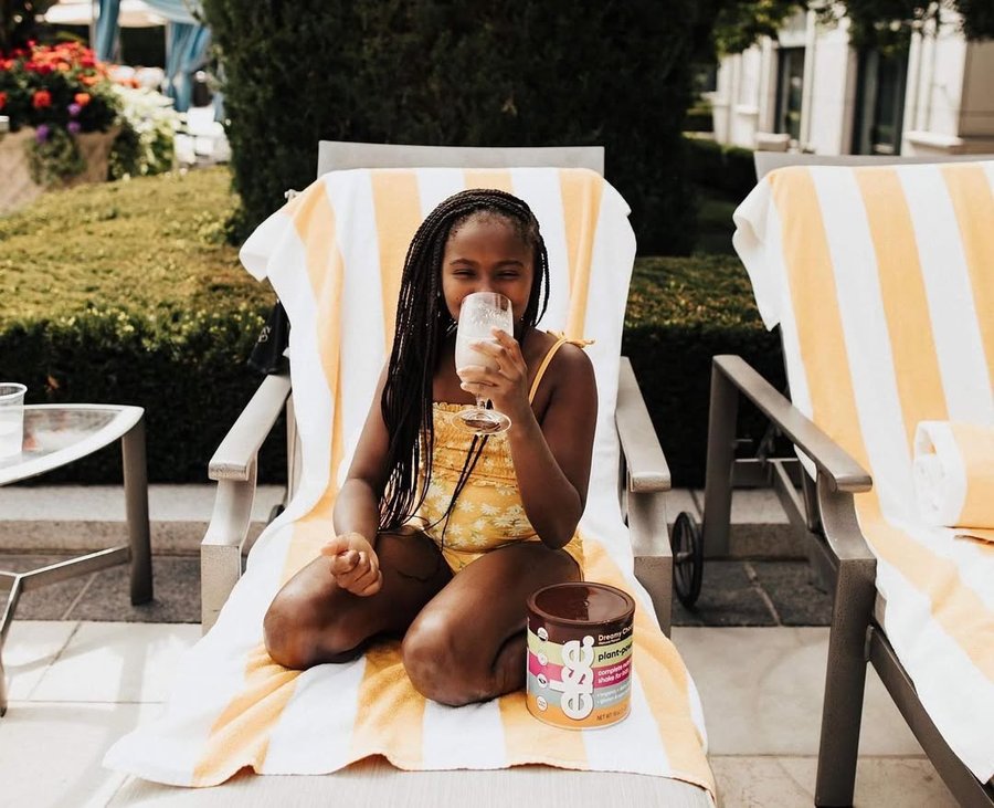 Instagram post by @momcrushmonday for Else Nutrition. Caption reads: [...] during all the
hecticness has been....