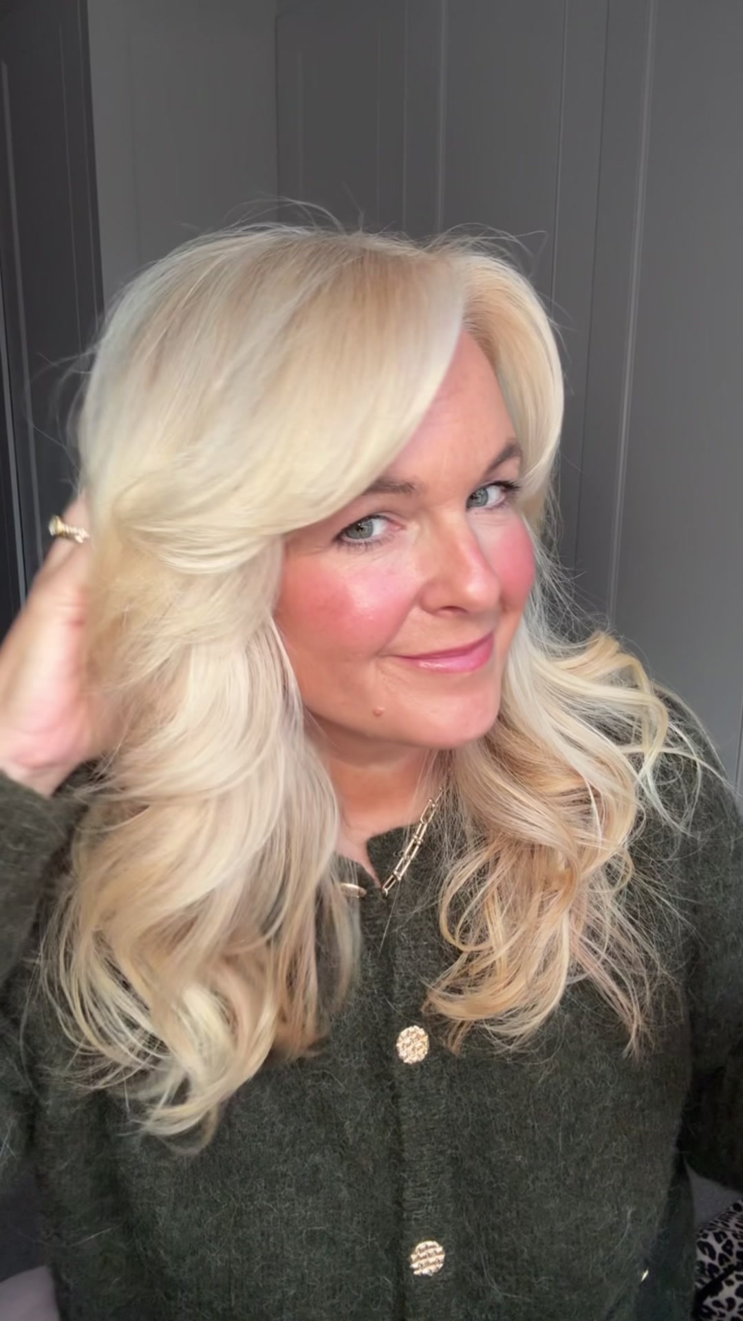 TikTok post by @lovestyle40 for BeautyWorks. Caption reads: AD| Giving my straight hair a salon blowout at....