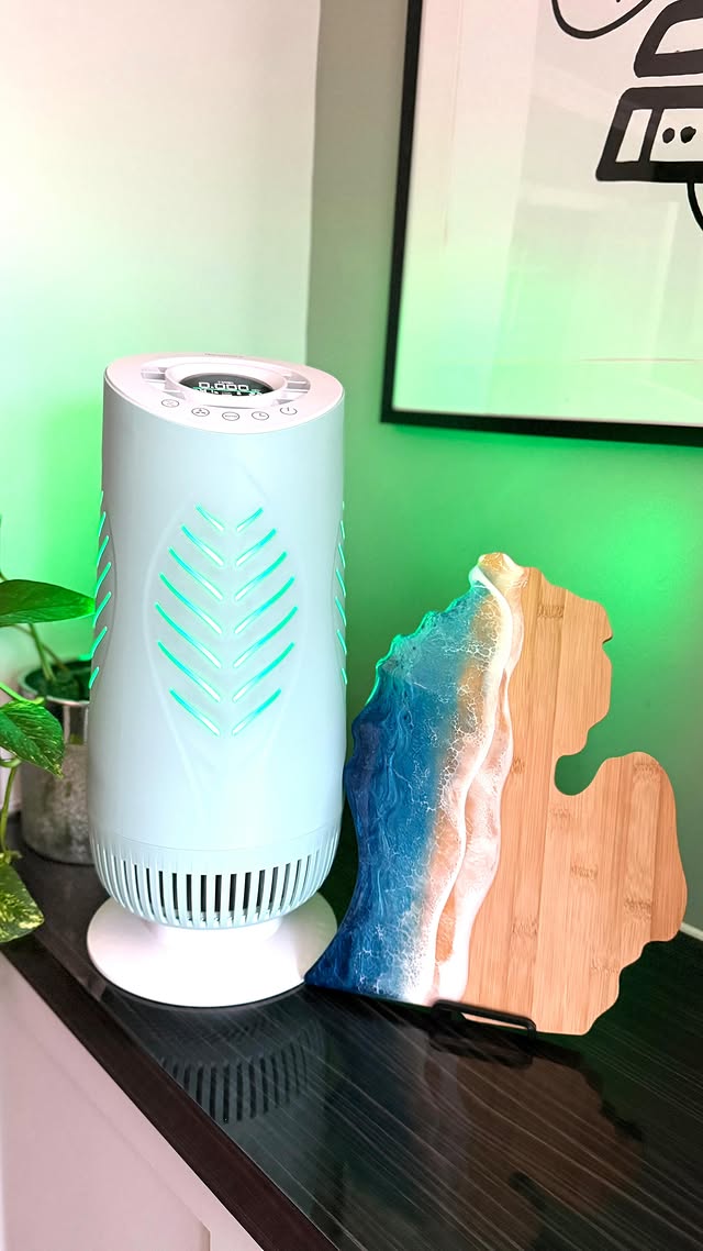 Instagram post by @lisamarie.artdesign for Resiners. Caption reads: [...] the fumes it creates in my home. The....