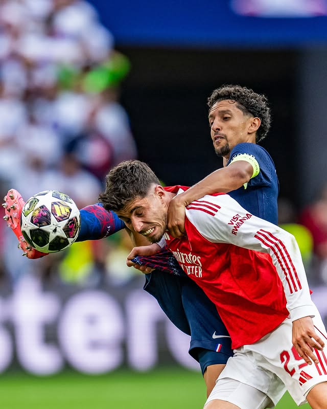 Instagram post by @k_voigt_fotografie for Nikon DACH. Caption reads: [...] #arsenal • • • on assignment with @nikondach....