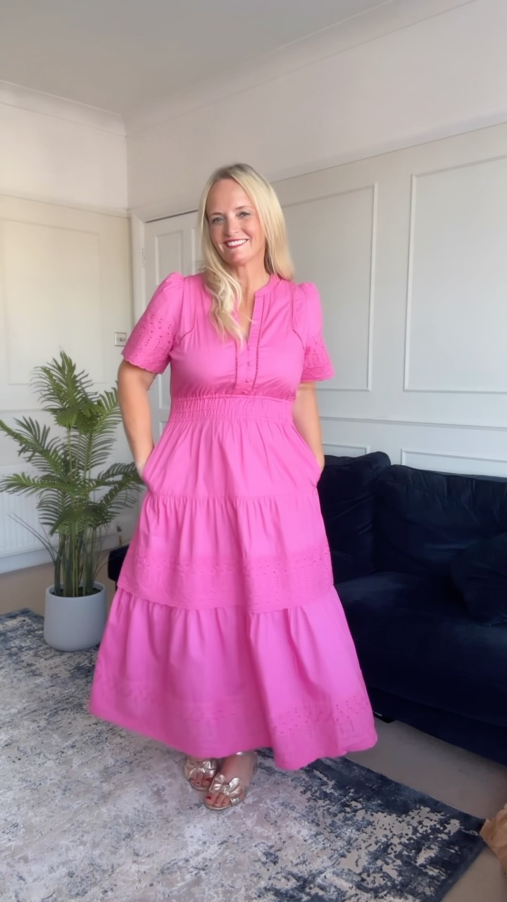 Instagram post by @dress_loving_mama for Aspiga. Caption reads: [...] a real showstopper! 
The Sienna from....