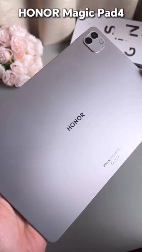 Instagram post by an influencer for HONOR. Caption reads: [...] it’s your smart workspace. [ HONOR MagicPad....