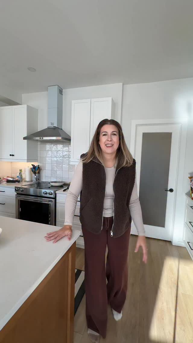 Instagram post by @heyjanellemarie for SPANX. Caption reads: Sound familiar?! 😩🎄

Also pants are the same as....