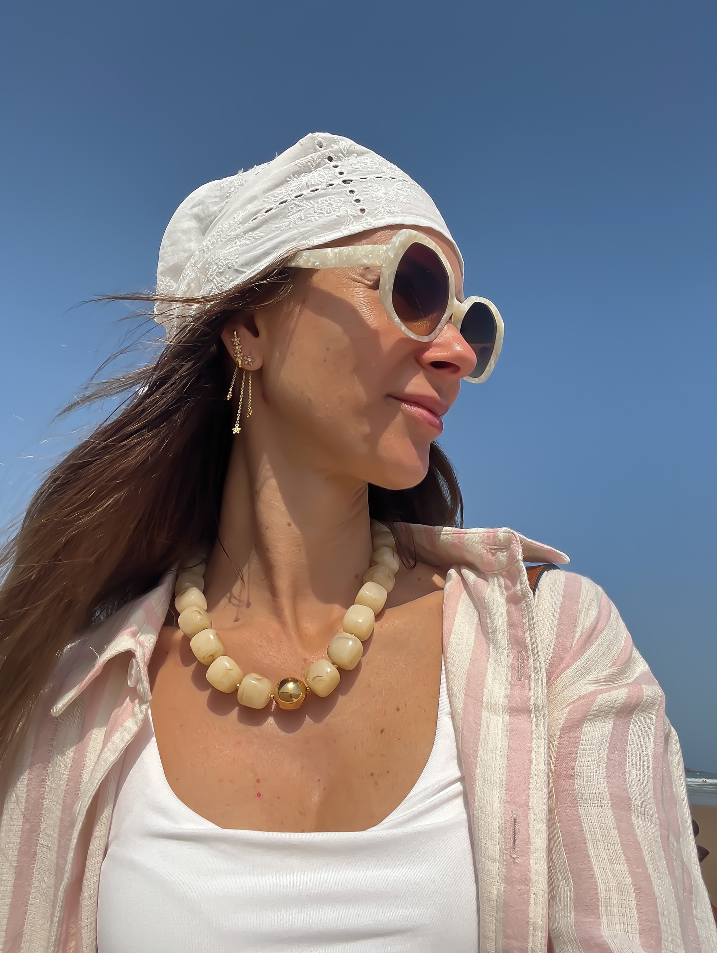 Instagram post by @cindygredziak for Isotoner. Caption reads: Finalement, le rose est une histoire de famille je....