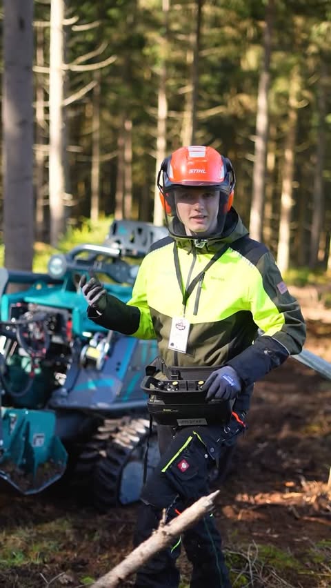Instagram post by @markusholzschuster for Pfanzelt Maschinenbau GmbH. Caption reads: extreme Hanglagen? kein Problem.😎 #pfanzelt....