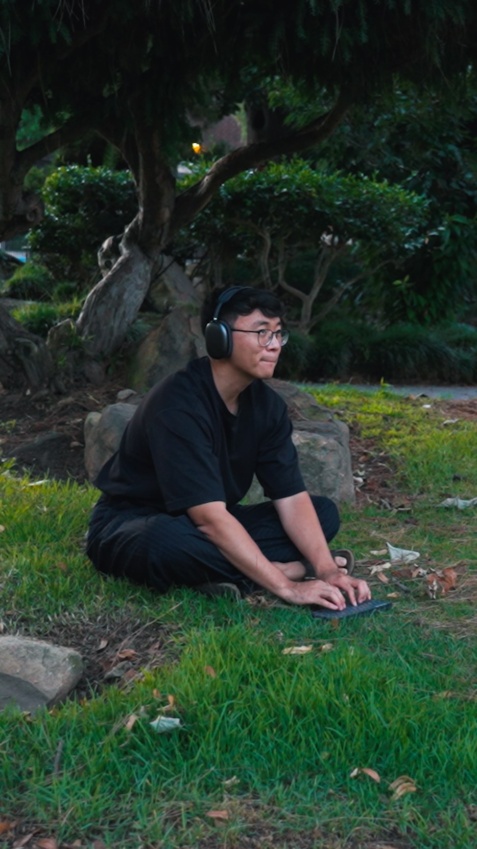 Instagram post by @thomasyeum for Logitech. Caption reads: i love travel

ft @logitech.

thanks for....