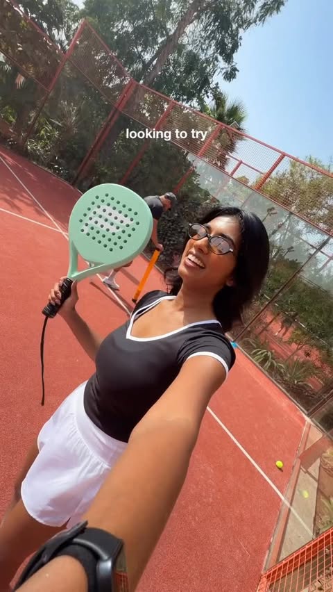 Instagram post by @twinklestanly for Fabletics. Caption reads: Only @fableticsmena can wake me up on a Sunday....