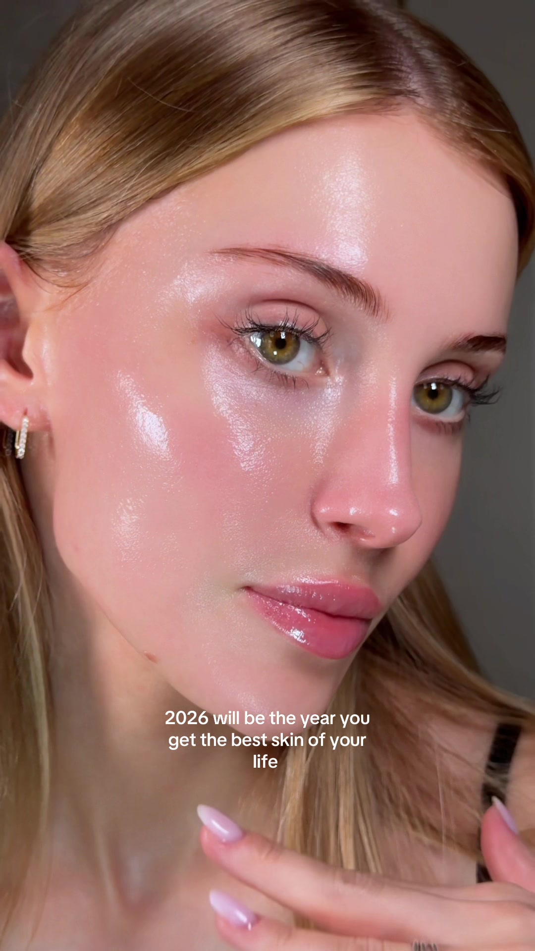 TikTok post by @jasminnlily_ for Augustinus Bader. Caption reads: giving my skin a reset 🫧 @LA MER the renewal oil....