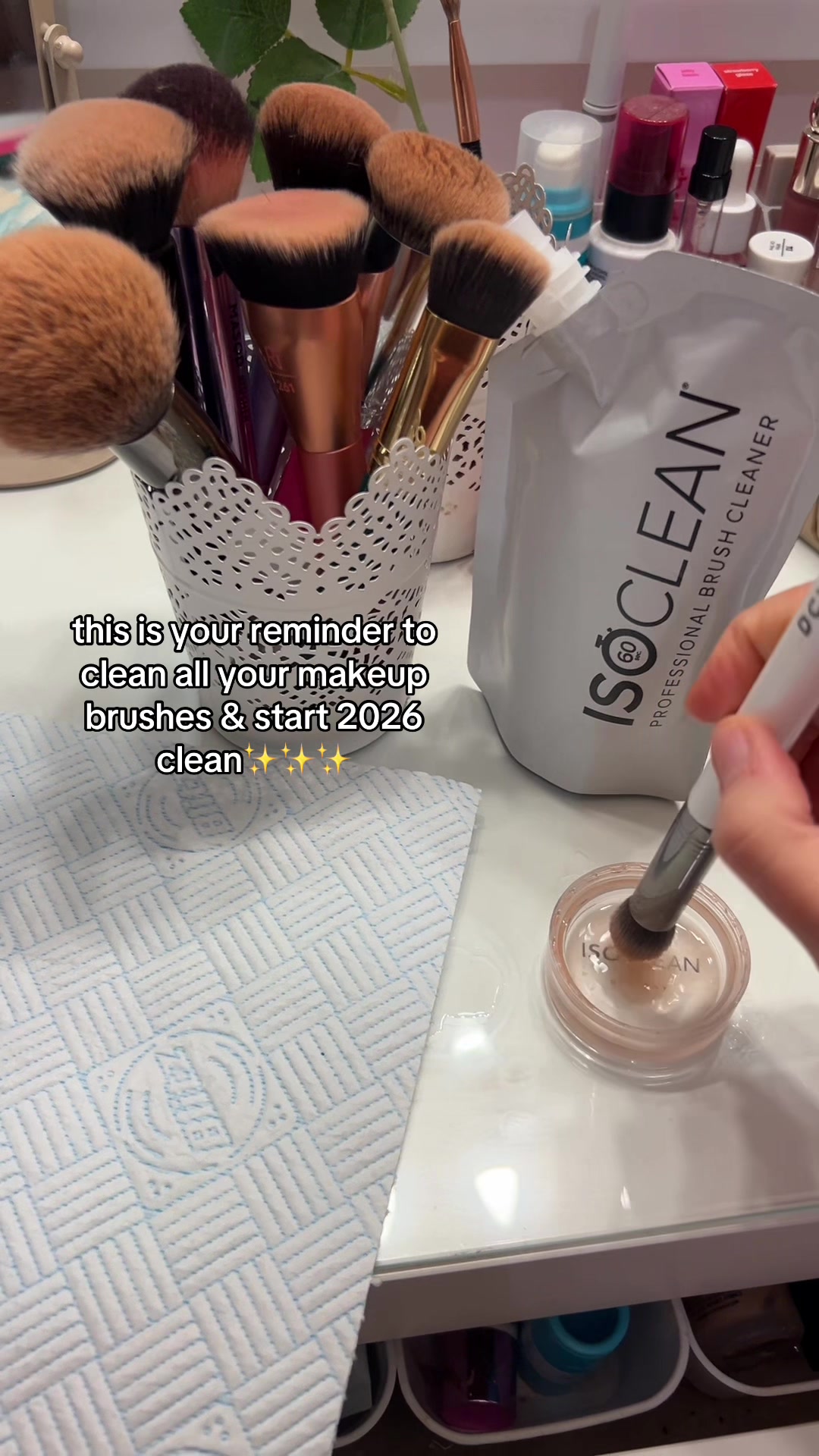 TikTok post by @kinga.martynaaa for ISOCLEAN. Caption reads: @ISOCLEAN the best brush cleaner ever !! #isoclean....