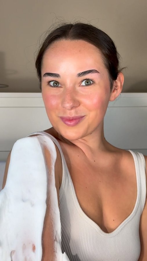 Instagram post by @caradowntonn for balibody. Caption reads: White sheet approved!! 💖✨ @balibody  clear 1hr....