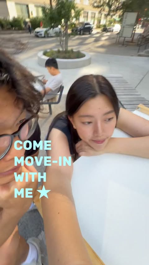 Instagram post by @aashleysdaily for I Love Gain. Caption reads: [...] & getting ready for school with @ilovegain....