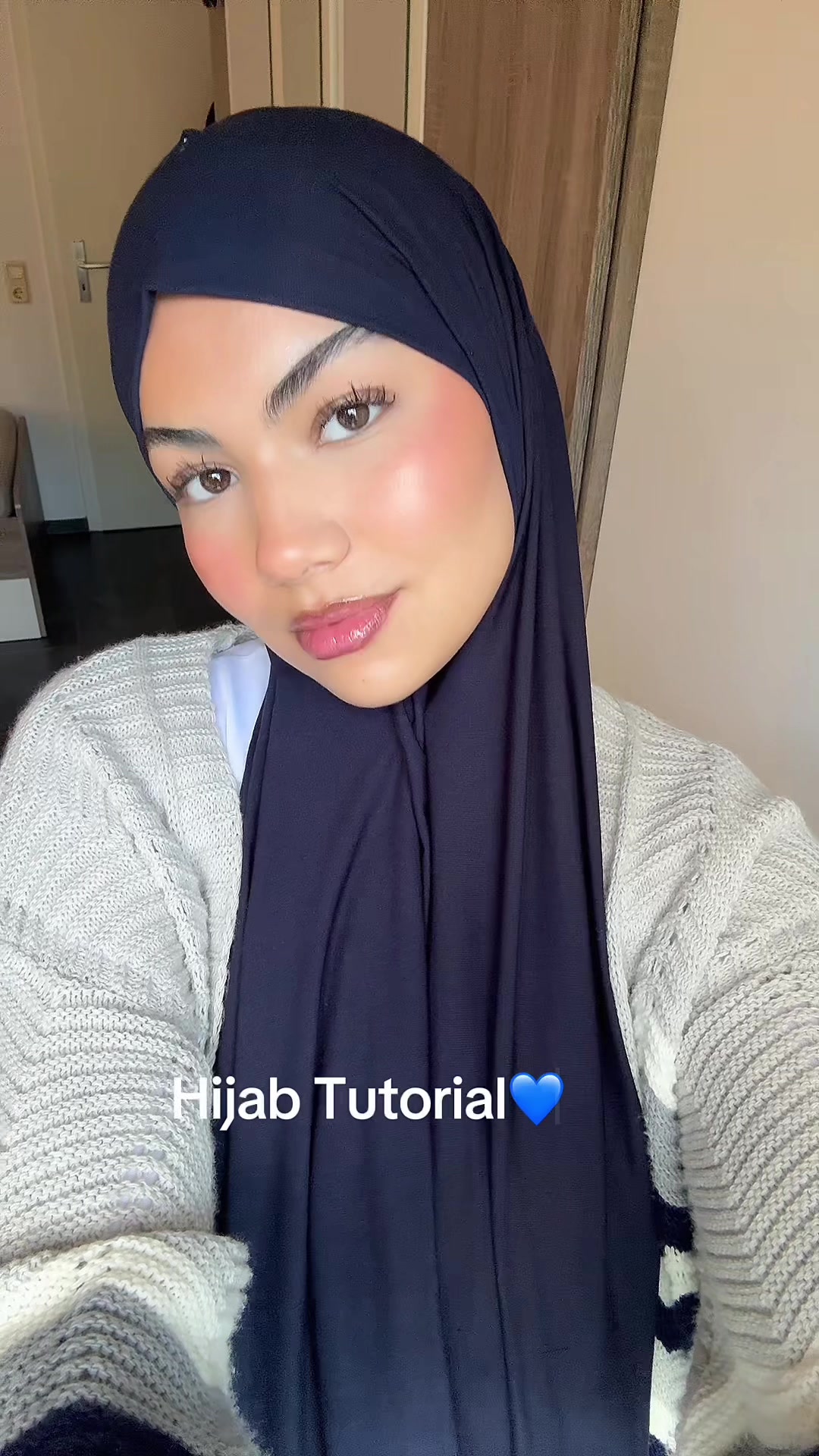 TikTok post by @soumaya_hmi for LOSYANA. Caption reads: My hijab is from @LOSYANA Code: „Soumaya10“💙💙💙....