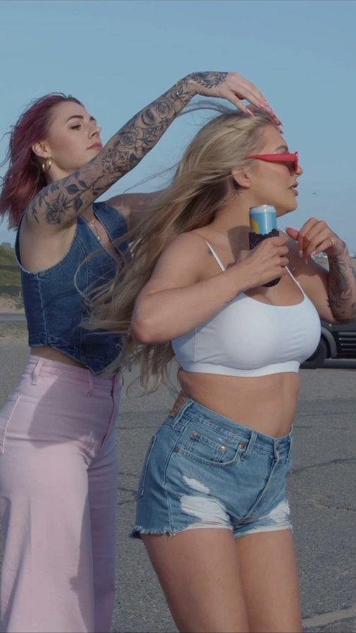 Instagram post by @paintitblonde for Beauty Launchpad. Caption reads: [...] 🏝️😎

Sponsored by @denmanpro, Beauty....