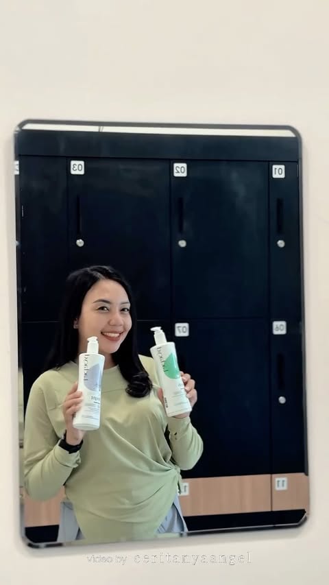 Instagram post by @ceritanyaangel for Lactacyd. Caption reads: [...] urusan kulit harus tetep feminine 💅✨....