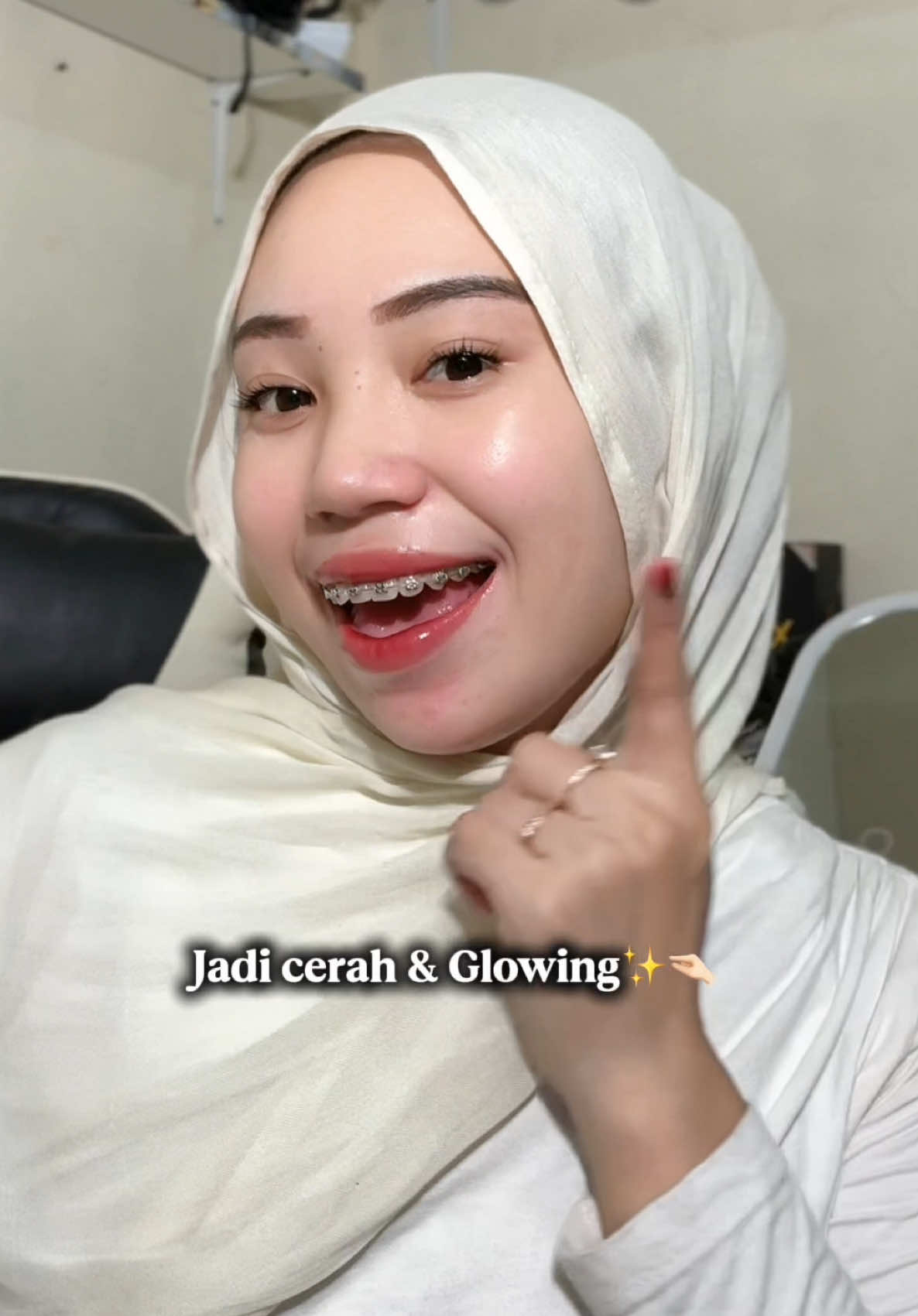 TikTok post by @frl_sis for Hanasui. Caption reads: [...] gimana sih guys #sunscreen #skincare....