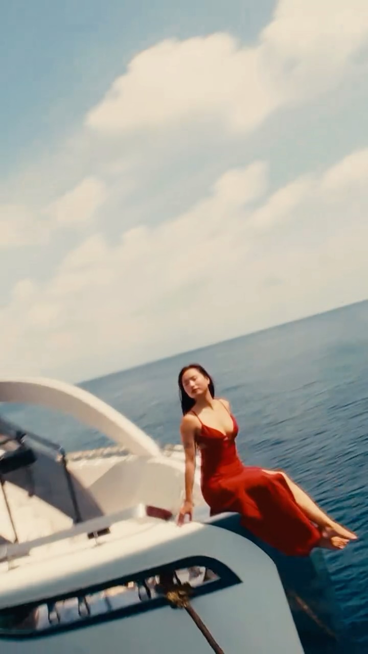 Instagram post by @sotti for Visit Maldives. Caption reads: #NazgulEvoqueF5V3 in the Maldives 🇲🇻.

From....