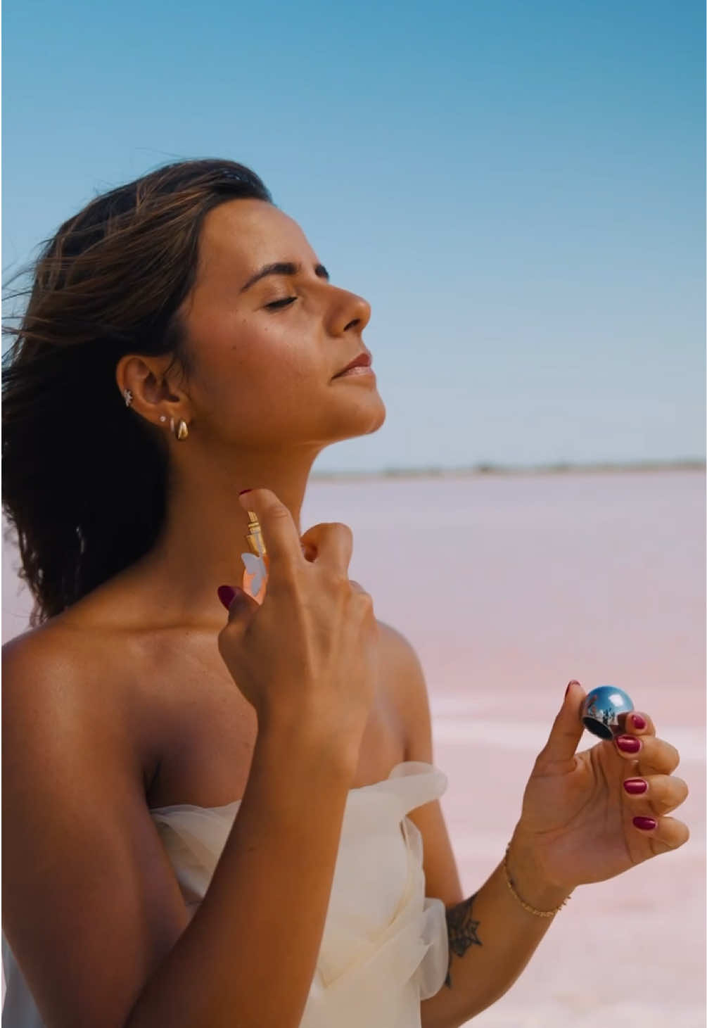 TikTok post by @vidanaaaa for Cacharel Parfums. Caption reads: Ella Ella @Cacharel Parfums 💖 #CacharelEllaElla....