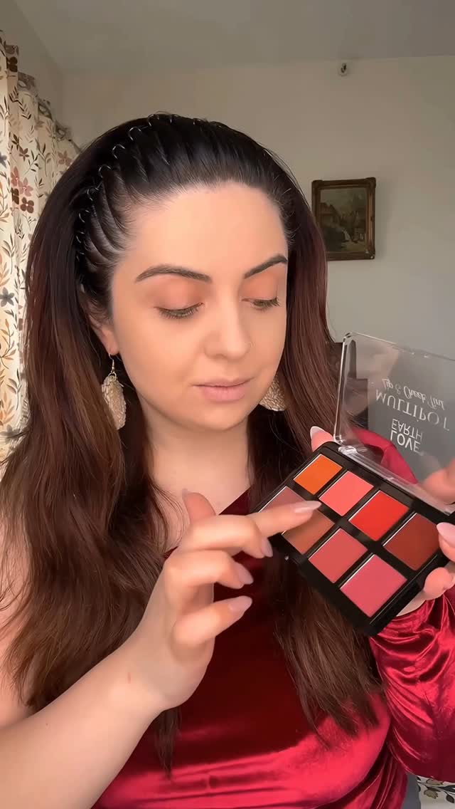 Instagram post by @tamaralashvi for LOVE EARTH. Caption reads: 💄Rate this look out of 10 ? Thanks....