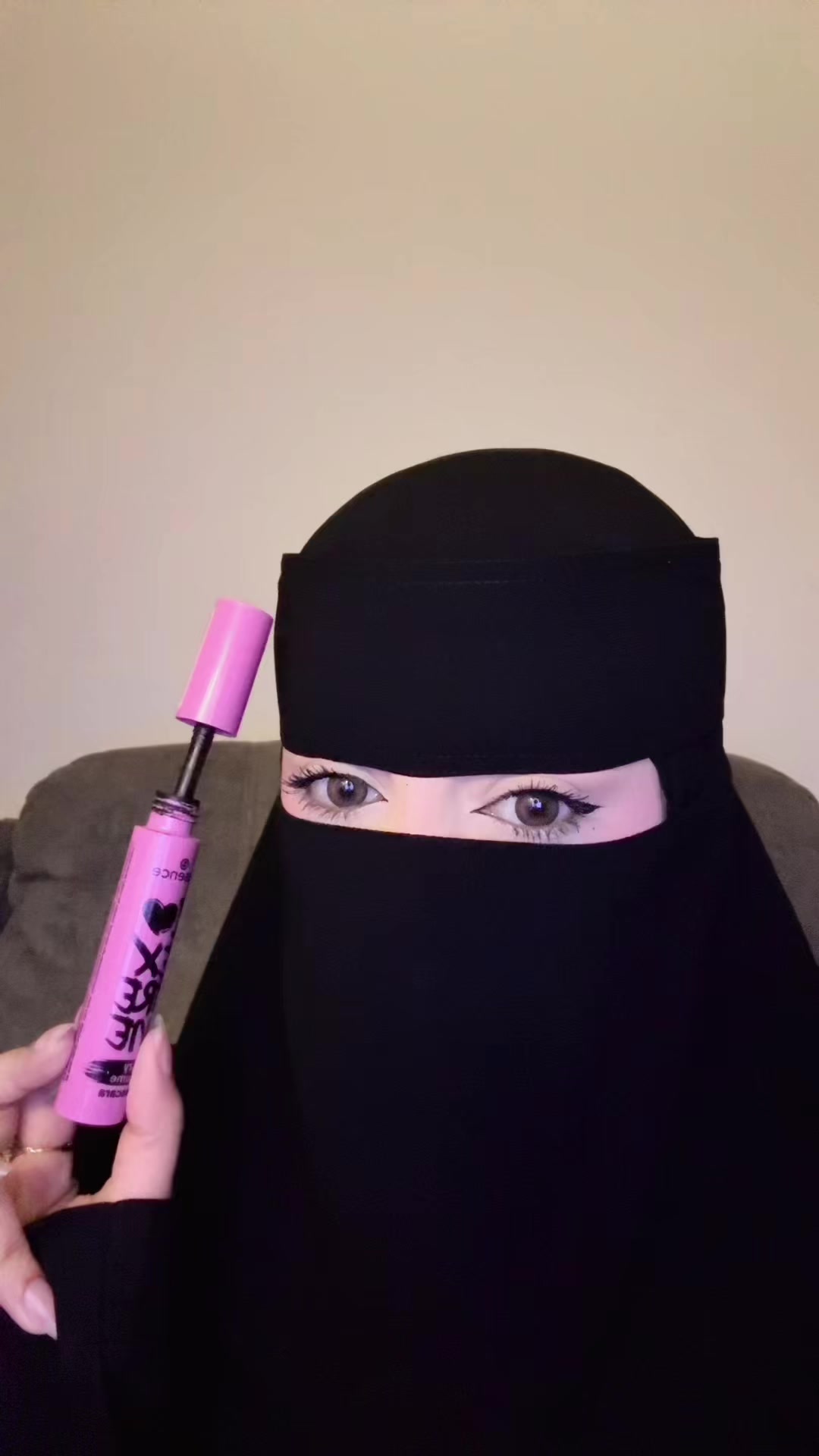TikTok post by @lww.89 for ESSENCE. Caption reads: العدسات دراما لنس مي🌸 #essence #لنس_مي @عدسات لنس....