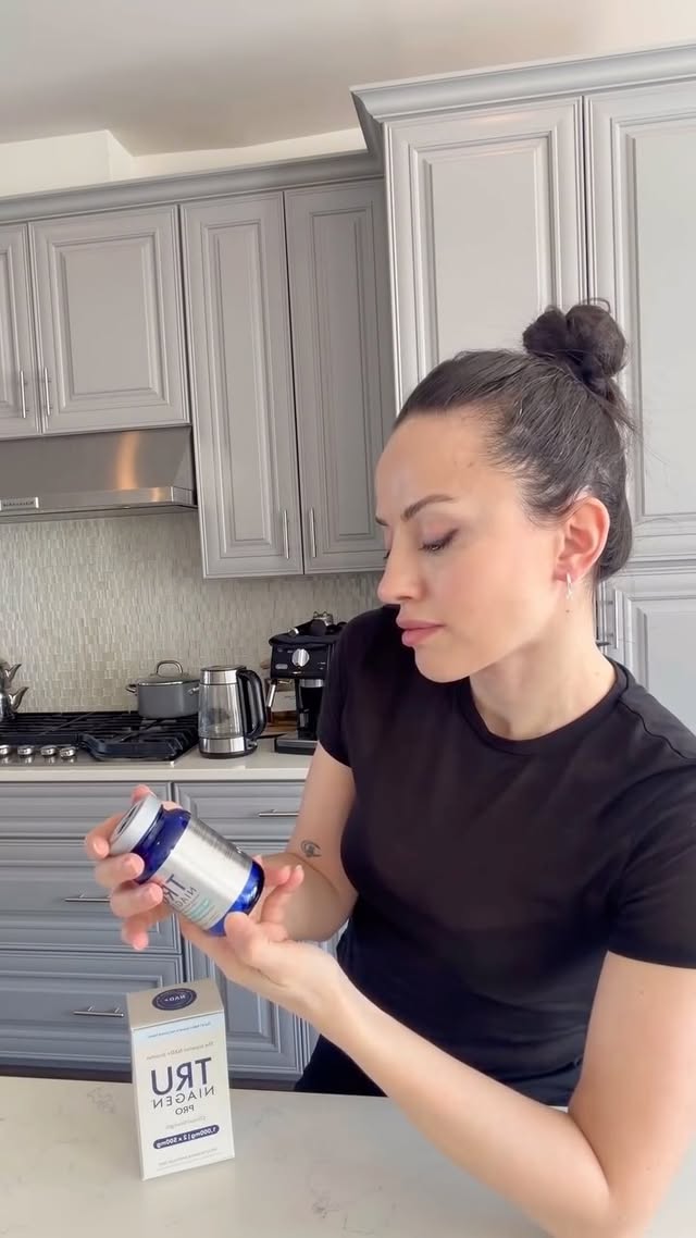 Instagram post by @merhabaamericaa for TRU NIAGEN. Caption reads: [...] of my daily routine 💪🏻 gifted by Tru....