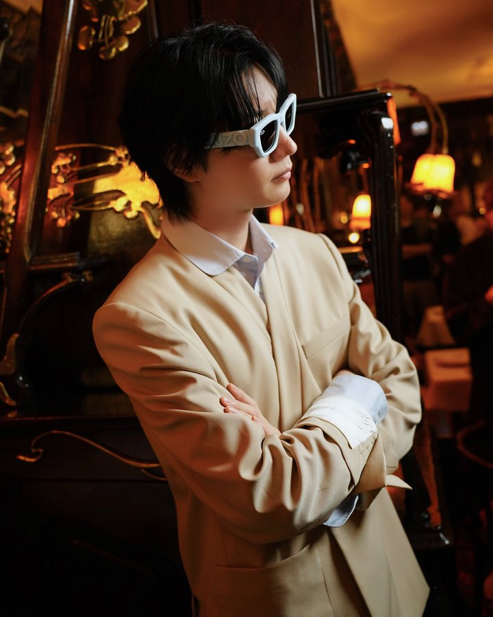 Instagram post by @dorisakurada for KENZO. Caption reads: KENZO

パリの老舗レストラン Maxim’s de Paris [...].