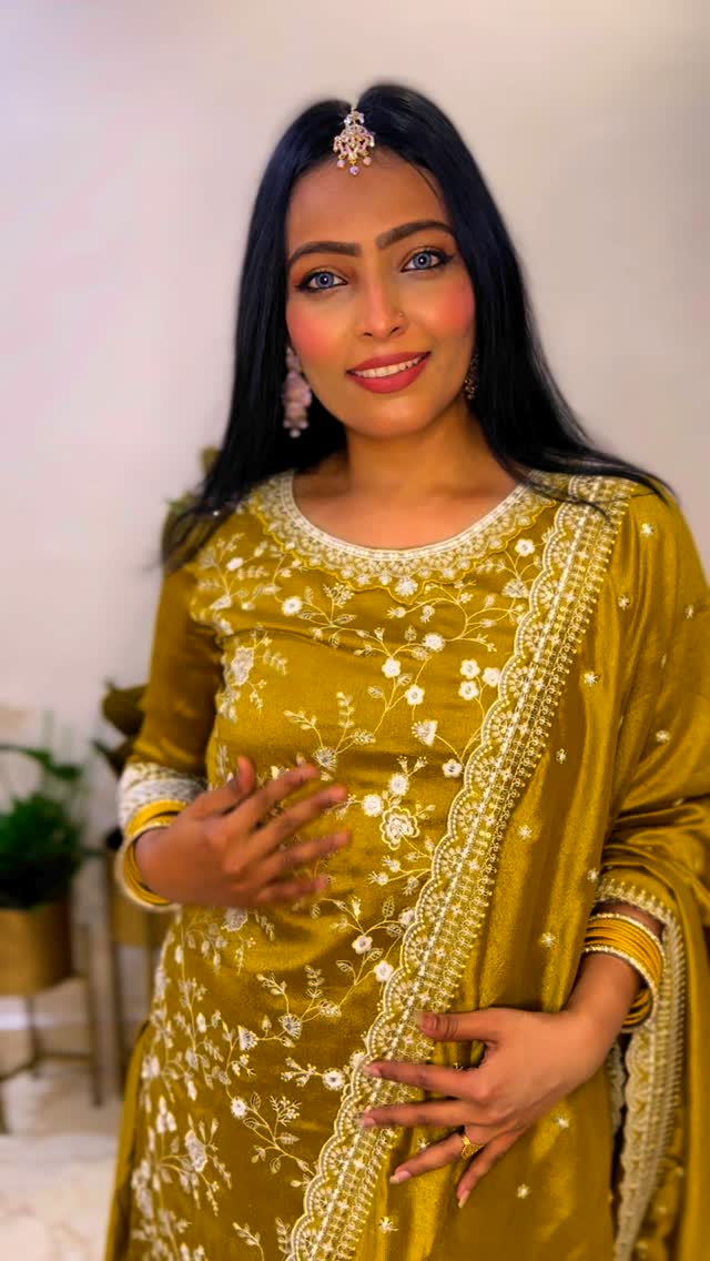Instagram post by @masudha_blogs for ESTEE LAUDER. Caption reads: 🥰GRWM for a Muslim Valima ( Reception)....