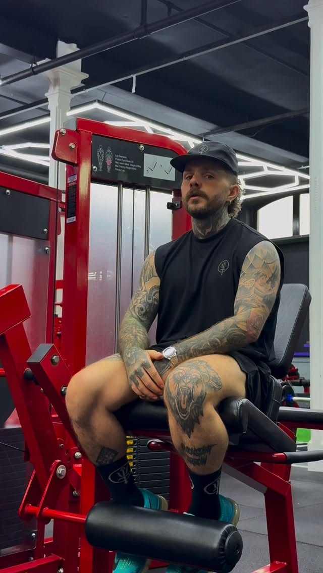 Instagram post by @purdsoutdoors for Thrudark. Caption reads: [...] rainy Wednesday! 🏋️‍♂️ Wearing - @thrudark....