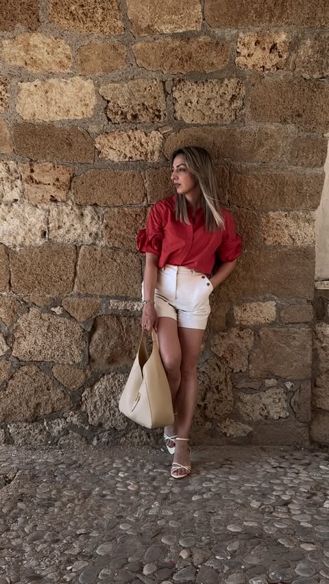 Instagram post by @nicolevlagkouli for Mohito. Caption reads: [...] hits different when you’re wearing....