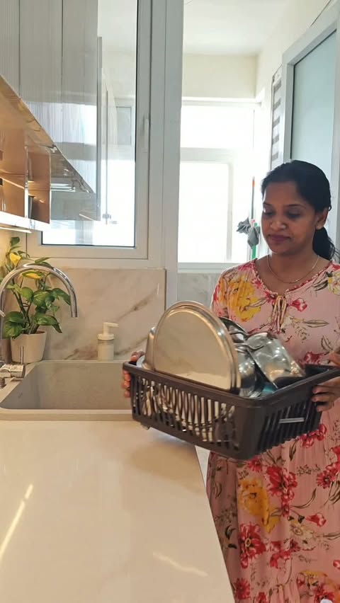 Instagram post by @kannada_couple for Beco. Caption reads: [...] 30 #vlogs #momlife #dailyvlog #minivlog....