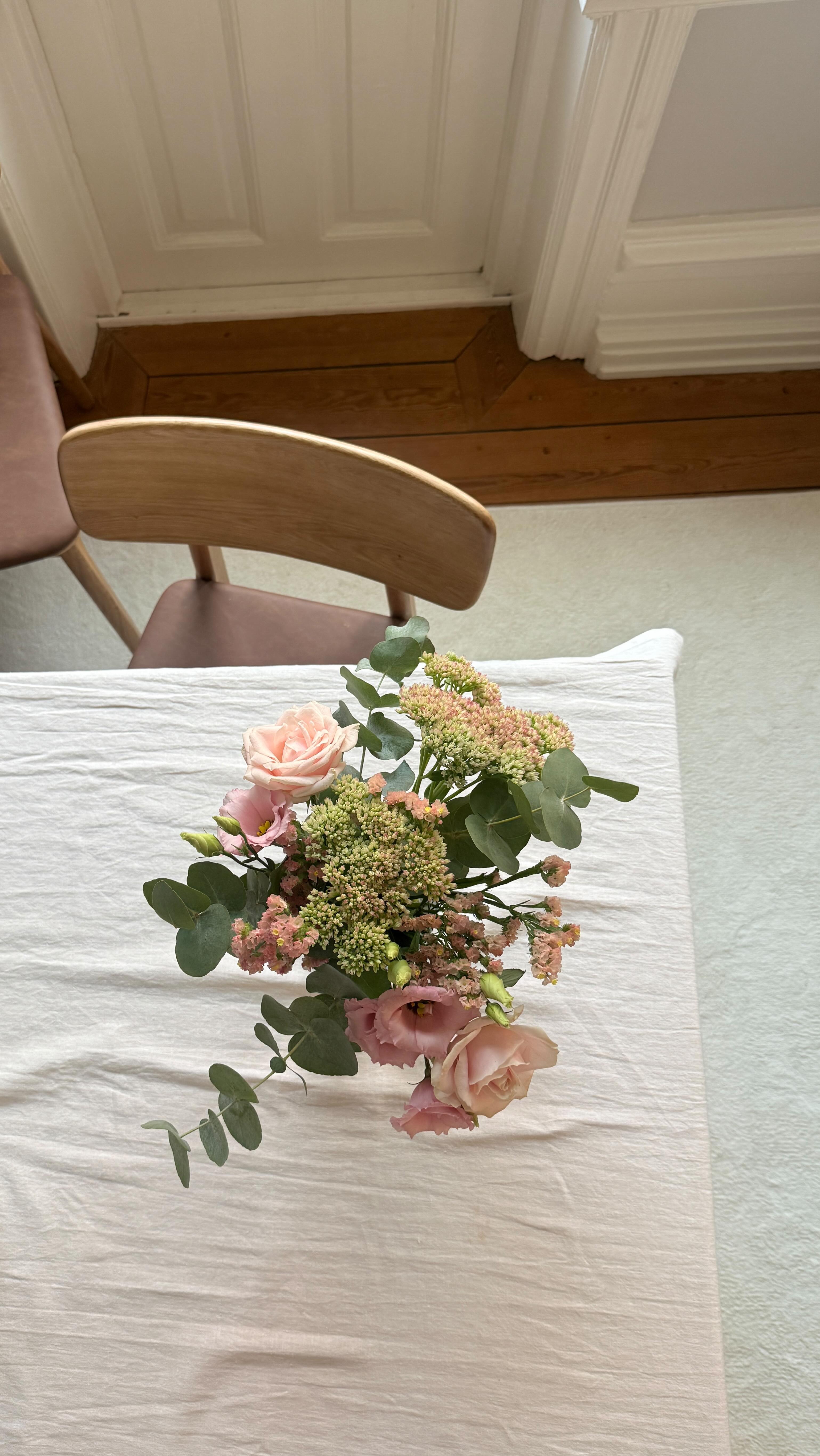 Instagram post by @whilmak for Trendcarpet. Caption reads: Unboxing my new rugs from @trendcarpet and I’m in....