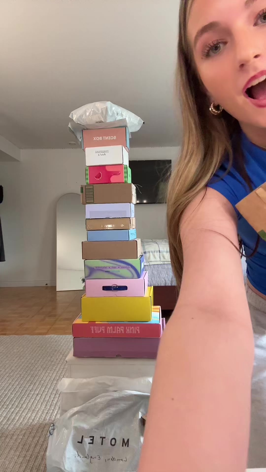 TikTok post by @somuchloveameilia for PINK PALM PUFF. Caption reads: [...] #pr #haul #prhaul #xyzba #haultok @PINK PALM....