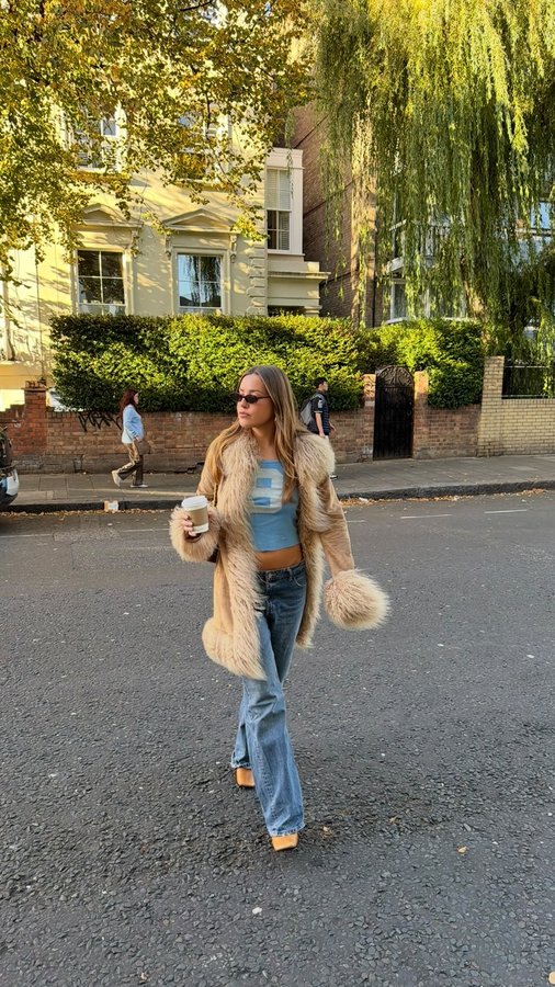 Instagram post by @oliviagraceherring for Yankee Candle. Caption reads: Ad It’s finally cosy season and here of some of my....