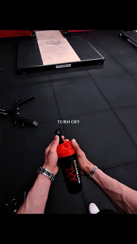 Instagram post by @its__mootje for XXL Nutrition. Caption reads: [...] code MOOTJE for 10% off ⚡ Powered by....