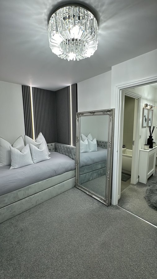Instagram post by @beckford_homejourney for The Wood Veneer Hub. Caption reads: 💫 𝐁𝐄𝐃𝐑𝐎𝐎𝐌 𝐏𝐀𝐍𝐄𝐋𝐋𝐈𝐍𝐆💫⁣ ⁣ We’ve....