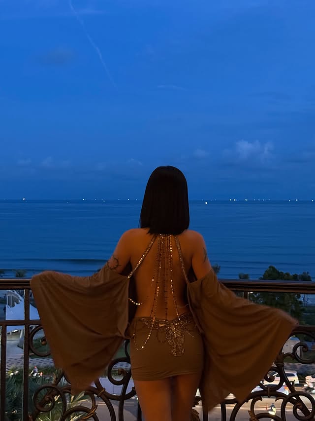 Instagram post by @oanhdaqueen for Jaded LDN. Caption reads: Favorite hour.