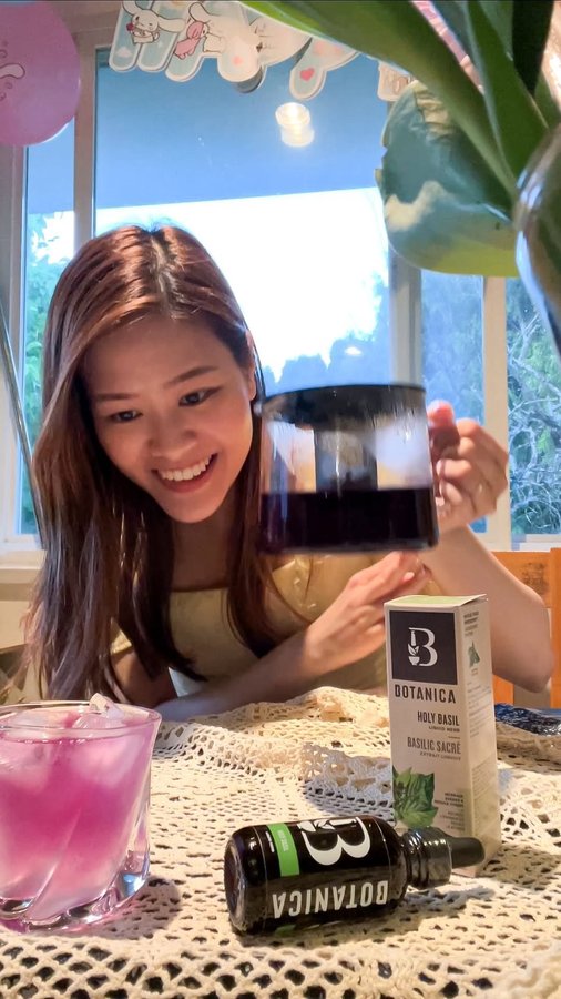 Instagram post by @cathysdiaryyy for Botanica Health. Caption reads: Best summer party drink🥳 Color-changing mocktails....